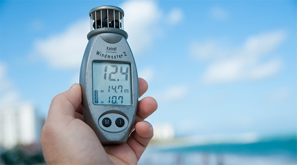 熱敏電阻傳感器在風(fēng)速表中的應(yīng)用原理 熱敏電阻傳感器在風(fēng)速表中的應(yīng)用原理