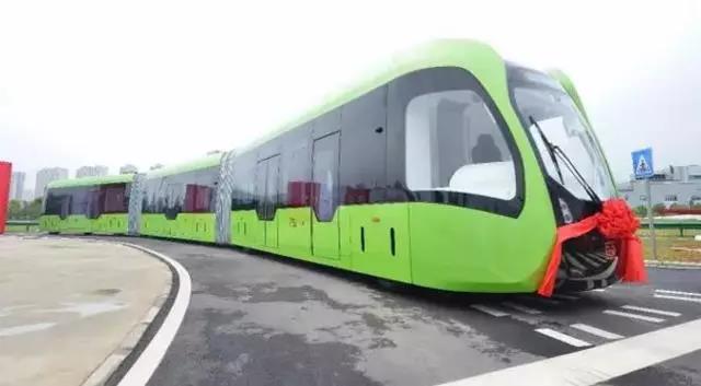 全球首條智軌在四川開通 車載傳感器為列車保駕護航