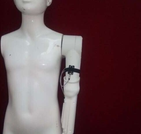 英工程師研發(fā)首個(gè)3D打印、傳感器操控假肢 專為兩歲以下幼兒設(shè)計(jì)